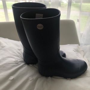 UGG tall rain boot size 7